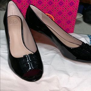 Tory Burch size 8 Black patent peep toe wedges